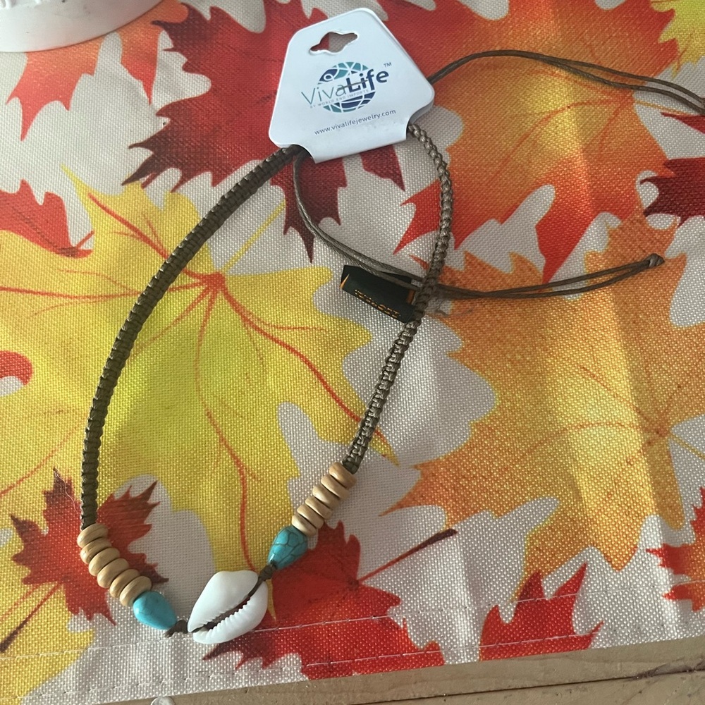 Viva Life Shell and Bead Necklace